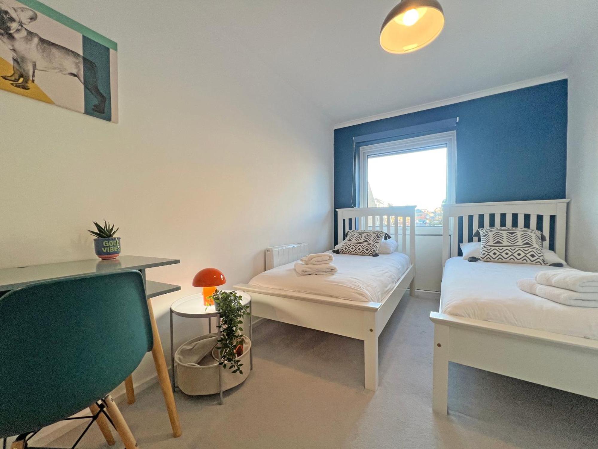 Beautiful 2 Bed, Perfect Location, 5 Mins Walk To Centre, Free Parking, Legoland, Ascot Apartamento *